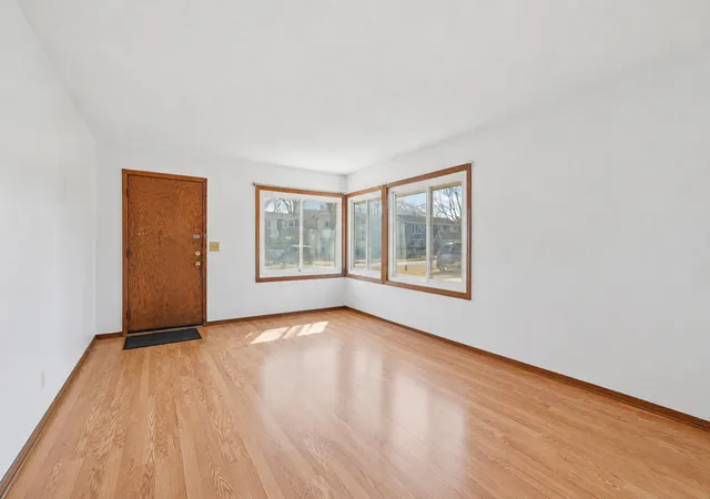 Photo 3 of Townhouse for sale at 1561 Clarence St, Saint Paul, MN 55106 | MLS# 7136096 | Listing updated on 2026-09-15