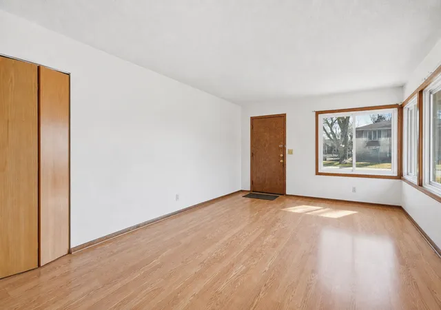 Photo 3 of Townhouse for sale at 1561 Clarence St, Saint Paul, MN 55106 | MLS# 7136096 | Listing updated on 2026-09-15
