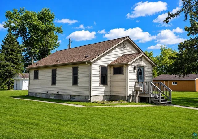 Photo 1 of Single family home for sale at 14 E 5th Avenue N, Aurora, MN 55705 | MLS# 7136099 | Listing updated on 2026-09-01