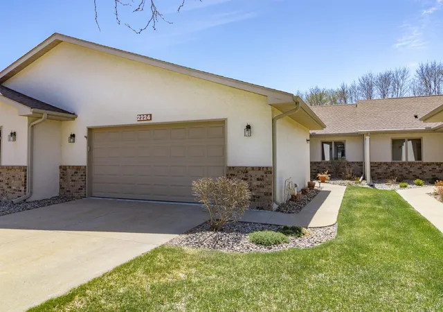 Photo 1 of Single family home for sale at 2224 Pinewood Dr, Shakopee, MN 55379 | MLS# 7136120 | Listing updated on 2026-09-01