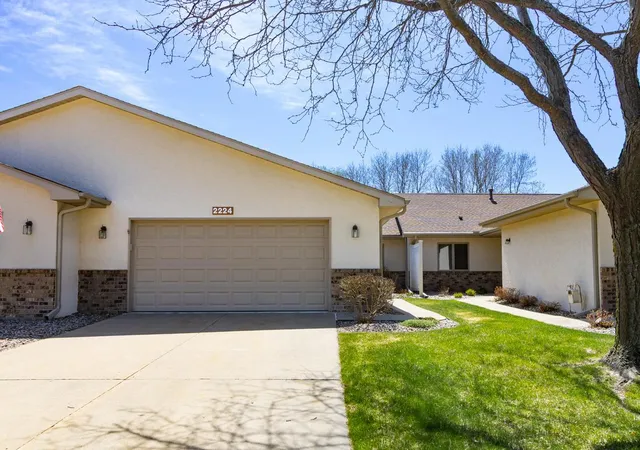 Photo 1 of Single family home for sale at 2224 Pinewood Dr, Shakopee, MN 55379 | MLS# 7136120 | Listing updated on 2026-09-24