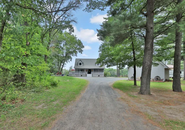 Photo 3 of Single family home for sale at 31650 Ivywood Trl, Stacy, MN 55079 | MLS# 7136133 | Listing updated on 2026-10-23