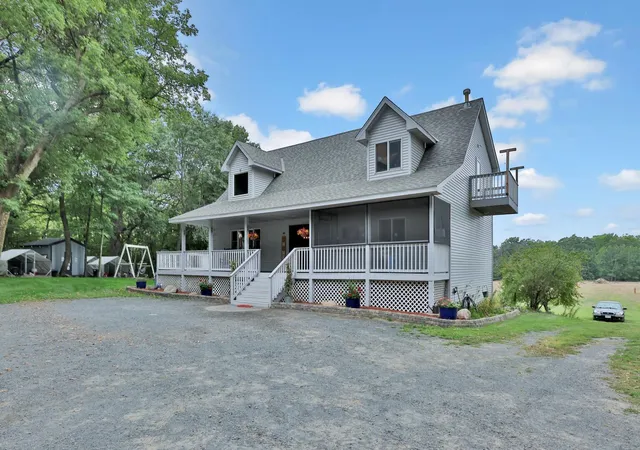 Photo 4 of Single family home for sale at 31650 Ivywood Trl, Stacy, MN 55079 | MLS# 7136133 | Listing updated on 2026-10-23
