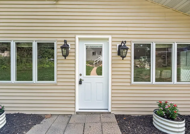 Photo 3 of Single family home for sale at 20192 Akin Rd, Farmington, MN 55024 | MLS# 7136137 | Listing updated on 2026-09-03