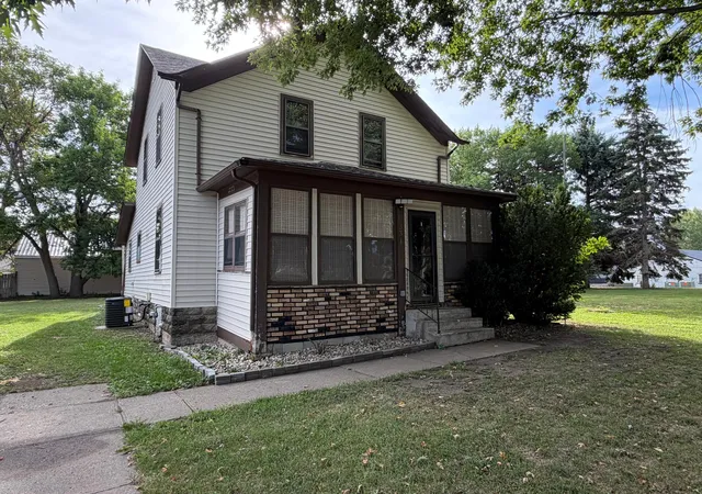 Photo 1 of Single family home for sale at 331 Sw Park St, Luverne, MN 56156 | MLS# 7136140 | Listing updated on 2026-09-01