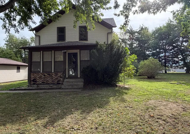 Photo 2 of Single family home for sale at 331 Sw Park St, Luverne, MN 56156 | MLS# 7136140 | Listing updated on 2026-09-01