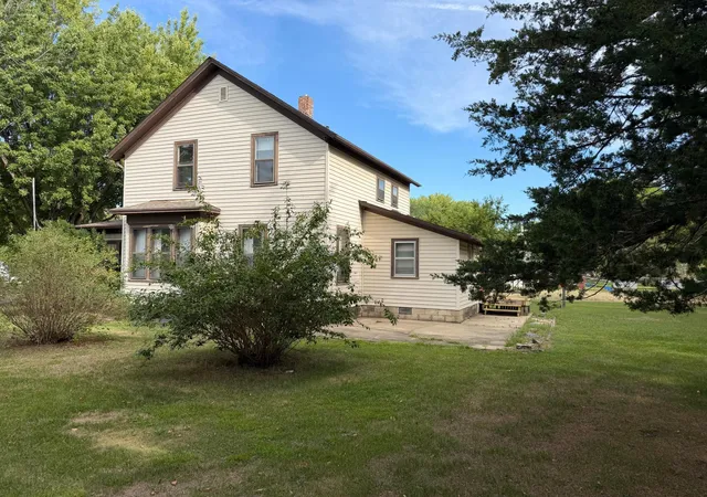 Photo 3 of Single family home for sale at 331 SW Park St, Luverne, MN 56156 | MLS# 7136140 | Listing updated on 2026-09-01