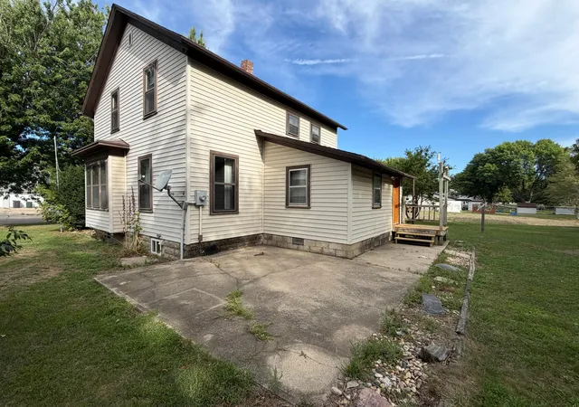 Photo 4 of Single family home for sale at 331 SW Park St, Luverne, MN 56156 | MLS# 7136140 | Listing updated on 2026-09-01