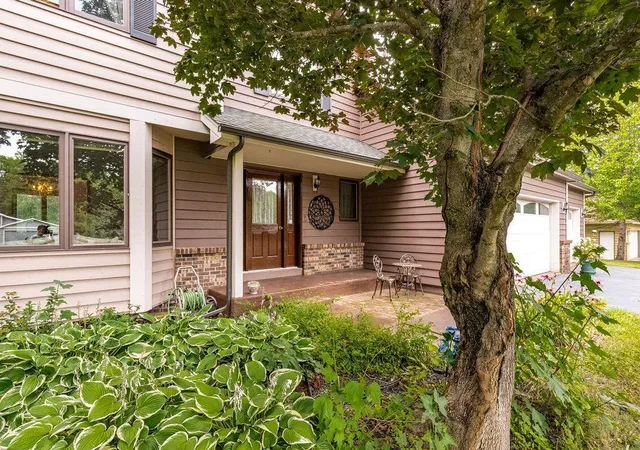 Photo 3 of Single family home for sale at 4859 Terrace Cir, Hermantown, MN 55811 | MLS# 7136141 | Listing updated on 2026-09-01