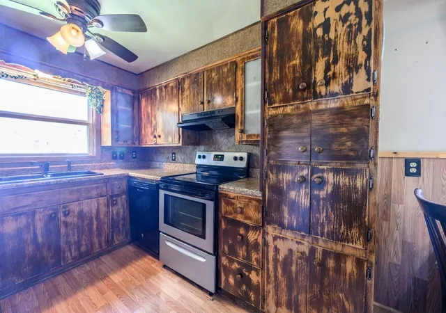 Photo 3 of Sale Pending at 220 W Howard Ave, Keewatin, MN 55753 | MLS# 7136149 | Listing updated on 2026-09-24