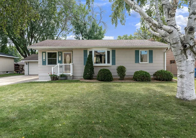 Photo 1 of Sale Pending at 555 15th Street Ne, Owatonna, MN 55060 | MLS# 7136160 | Listing updated on 2026-10-12