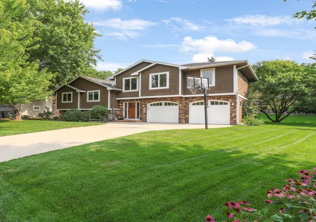 Sale Pending at 10234 Nottingham Trl, Eden Prairie, MN 55347 | MLS# 7136172 | Listing updated on 2026-09-13
