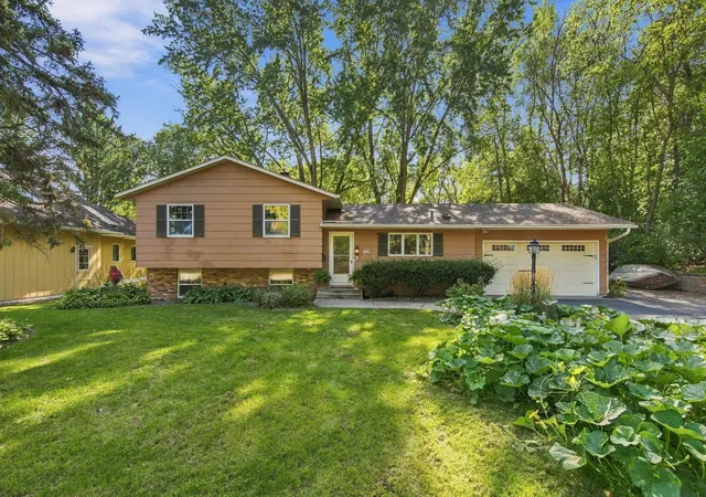 Photo 1 of Single family home for sale at 1519 Meadowlark Dr, Stillwater, MN 55082 | MLS# 7136182 | Listing updated on 2026-09-22