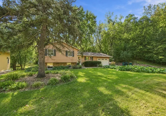 Photo 2 of Single family home for sale at 1519 Meadowlark Dr, Stillwater, MN 55082 | MLS# 7136182 | Listing updated on 2026-09-22