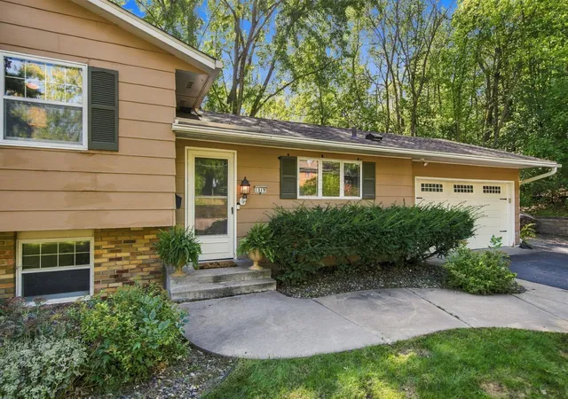 Photo 3 of Single family home for sale at 1519 Meadowlark Dr, Stillwater, MN 55082 | MLS# 7136182 | Listing updated on 2026-09-22