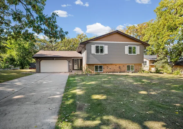 Photo 2 of Single family home for sale at 2625 Seans Way, Saint Paul, MN 55109 | MLS# 7136206 | Listing updated on 2026-10-20
