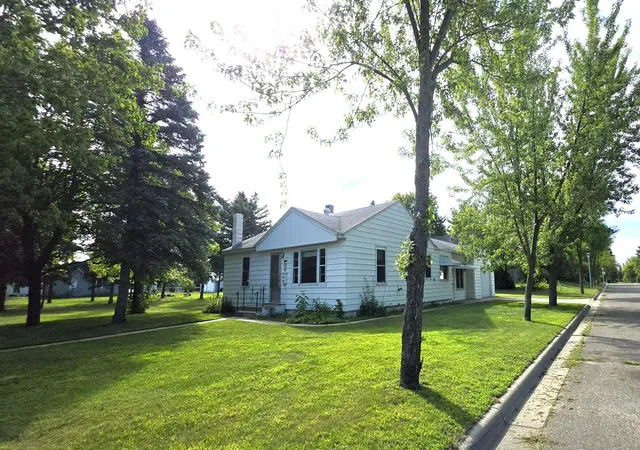 Photo 1 of Single family home for sale at 702 Forest Ave Se, Staples, MN 56479 | MLS# 7136223 | Listing updated on 2026-09-03
