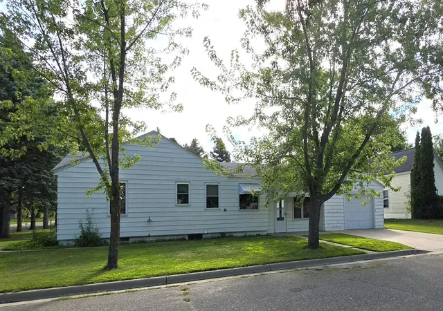 Photo 2 of Single family home for sale at 702 Forest Ave Se, Staples, MN 56479 | MLS# 7136223 | Listing updated on 2026-09-03