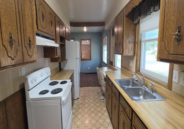 Photo 3 of Single family home for sale at 702 Forest Ave Se, Staples, MN 56479 | MLS# 7136223 | Listing updated on 2026-09-03