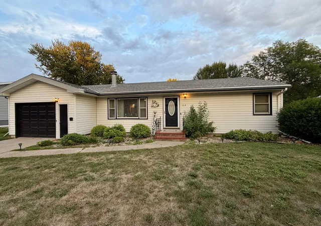 Photo 1 of Single family home for sale at 1018 N Elm St, Luverne, MN 56156 | MLS# 7136233 | Listing updated on 2026-09-02