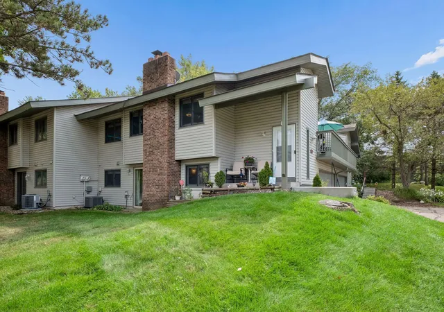 Photo 1 of Single family home for sale at 9535 Hartford Cir, Eden Prairie, MN 55347 | MLS# 7136235 | Listing updated on 2026-10-08