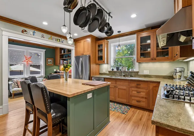 Photo 4 of Single family home for sale at 2024 Emerson Ave S, Minneapolis, MN 55405 | MLS# 7136252 | Listing updated on 2026-10-12