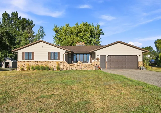 Photo 1 of Single family home for sale at 6205 Oakport St N, Moorhead, MN 56560 | MLS# 7136272 | Listing updated on 2026-10-07