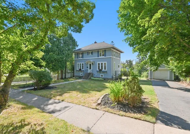 Photo 2 of Single family home for sale at 130 Laurie St, Duluth, MN 55803 | MLS# 7136274 | Listing updated on 2026-09-14