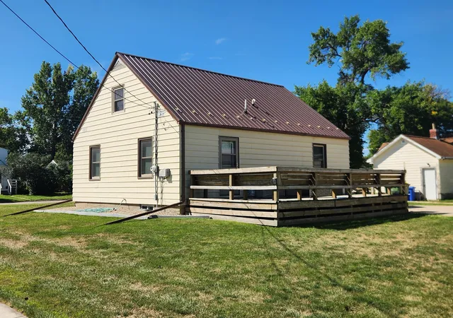 Photo 4 of Single family home for sale at 821 3rd Street SE, Pipestone, MN 56164 | MLS# 7136292 | Listing updated on 2026-09-01