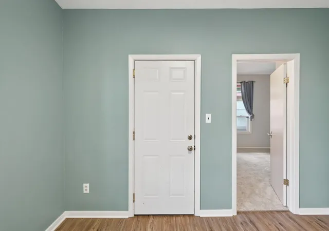 Photo 4 of House for sale at 807 Case Ave, Saint Paul, MN 55106 | MLS# 7136293 | Listing updated on 2026-09-02