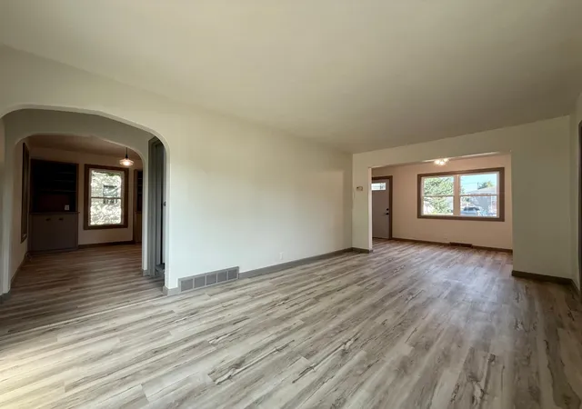 Photo 3 of Single family home for sale at 510 E Plum St, Redwood Falls, MN 56283 | MLS# 7136305 | Listing updated on 2026-09-13