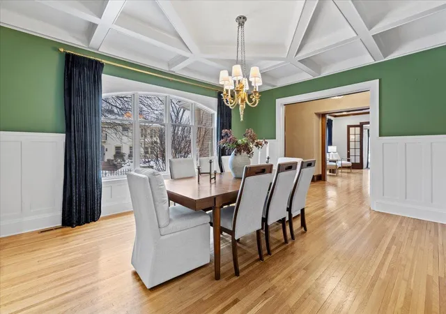 Photo 3 of Single family home for sale at 1724 Summit Ave, Minneapolis, MN 55403 | MLS# 7136307 | Listing updated on 2026-10-21