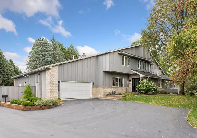 Photo 2 of Single family home for sale at 1138 Kingsley Cir N, Saint Paul, MN 55118 | MLS# 7136312 | Listing updated on 2026-10-23