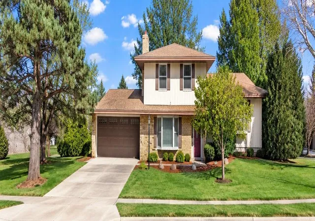 Photo 1 of Single family home for sale at 829 Mcintosh Dr, Saint Paul, MN 55124 | MLS# 7136314 | Listing updated on 2026-10-21