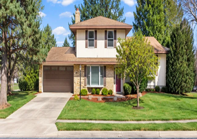 Photo 3 of Single family home for sale at 829 Mcintosh Dr, Saint Paul, MN 55124 | MLS# 7136314 | Listing updated on 2026-10-21