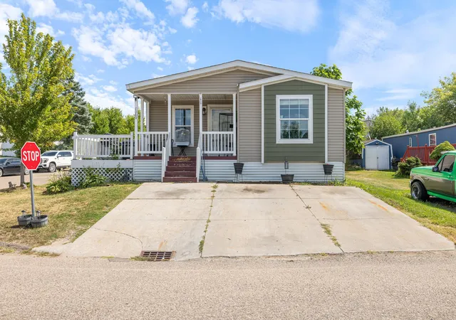 Photo 1 of Single family home for sale at 1360 Rolling Hills Dr, Maplewood, MN 55119 | MLS# 7136339 | Listing updated on 2026-09-01