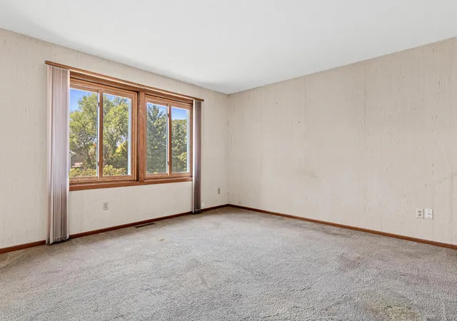 Photo 3 of Townhouse for sale at 5235 Unity Ct, Minneapolis, MN 55429 | MLS# 7136340 | Listing updated on 2026-09-05