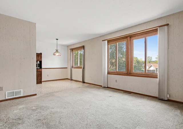 Photo 3 of Townhouse for sale at 5235 Unity Ct, Minneapolis, MN 55429 | MLS# 7136340 | Listing updated on 2026-09-05