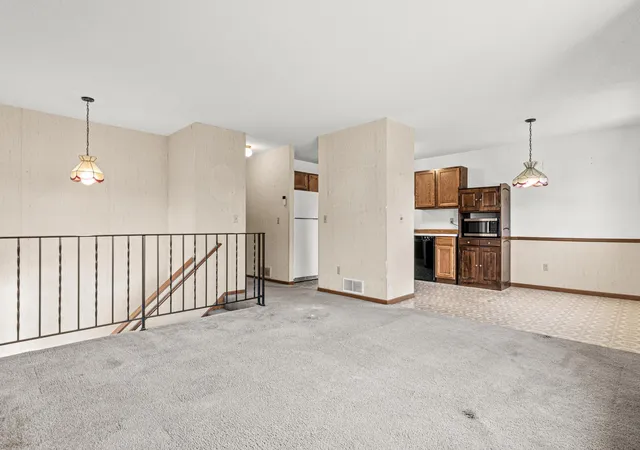 Photo 4 of Townhouse for sale at 5235 Unity Ct, Minneapolis, MN 55429 | MLS# 7136340 | Listing updated on 2026-09-05