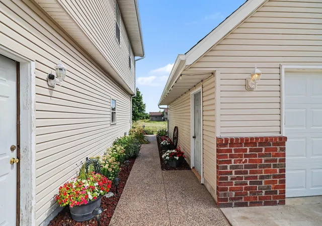 Photo 1 of Single family home for sale at 781 Hillside Ave SW, New Prague, MN 56071 | MLS# 7136353 | Listing updated on 2026-09-07