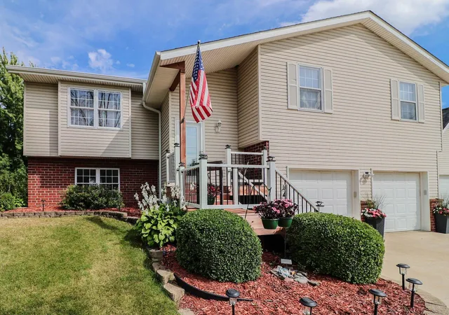 Photo 2 of Single family home for sale at 781 Hillside Ave Sw, New Prague, MN 56071 | MLS# 7136353 | Listing updated on 2026-09-22
