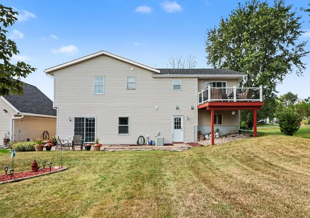 Photo 4 of Single family home for sale at 781 Hillside Ave SW, New Prague, MN 56071 | MLS# 7136353 | Listing updated on 2026-09-07