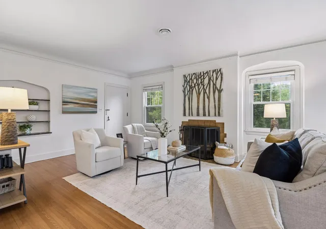 Photo 4 of House for sale at 215 W Minnehaha Pkwy, Minneapolis, MN 55419 | MLS# 7136355 | Listing updated on 2026-10-08