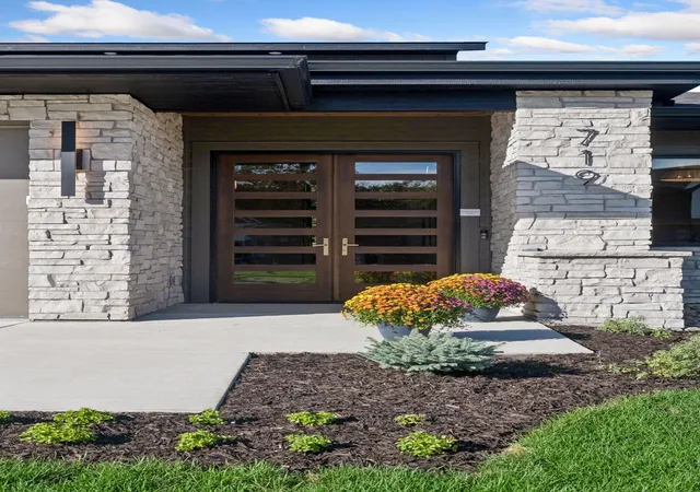 Photo 2 of Single family home for sale at 719 Ensconced Way, Chaska, MN 55318 | MLS# 7136388 | Listing updated on 2026-10-16