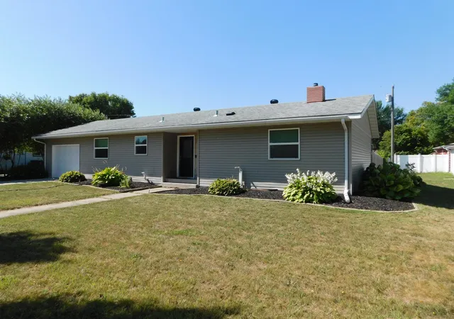 Photo 2 of Single family home for sale at 1017 17th Street N, Moorhead, MN 56560 | MLS# 7136390 | Listing updated on 2026-09-03