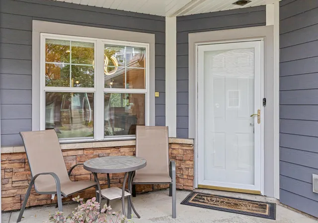 Photo 3 of Single family home for sale at 206 Alberta Ln, Saint Paul, MN 55117 | MLS# 7136397 | Listing updated on 2026-10-06