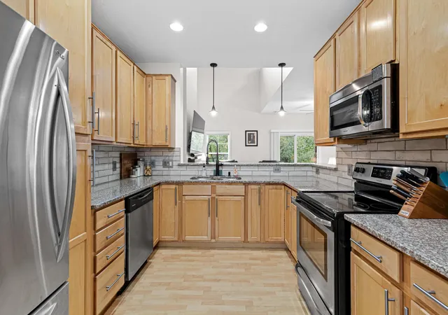 Photo 3 of Single family home for sale at 206 Alberta Ln, Saint Paul, MN 55117 | MLS# 7136397 | Listing updated on 2026-09-22