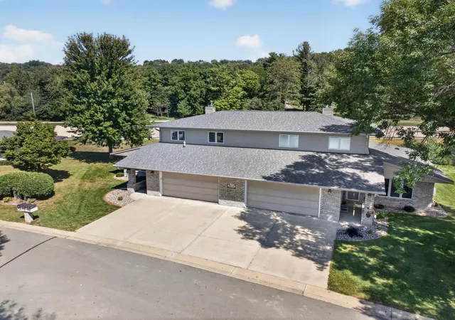 Photo 1 of Single family home for sale at 305 Salem Point Dr Sw, Rochester, MN 55902 | MLS# 7136409 | Listing updated on 2026-10-08