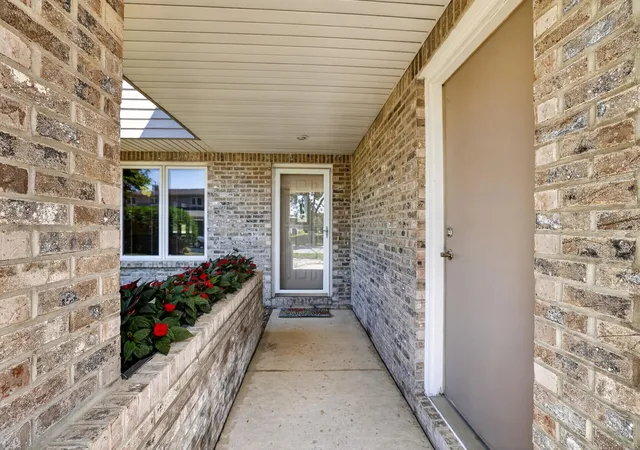 Photo 3 of Single family home for sale at 305 Salem Point Dr Sw, Rochester, MN 55902 | MLS# 7136409 | Listing updated on 2026-10-08