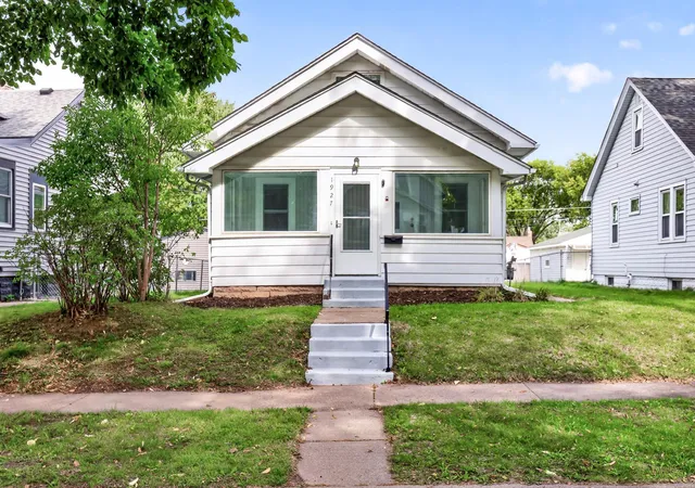 Photo 3 of Single family home for sale at 1927 Sherwood Ave, Saint Paul, MN 55119 | MLS# 7136410 | Listing updated on 2026-10-06
